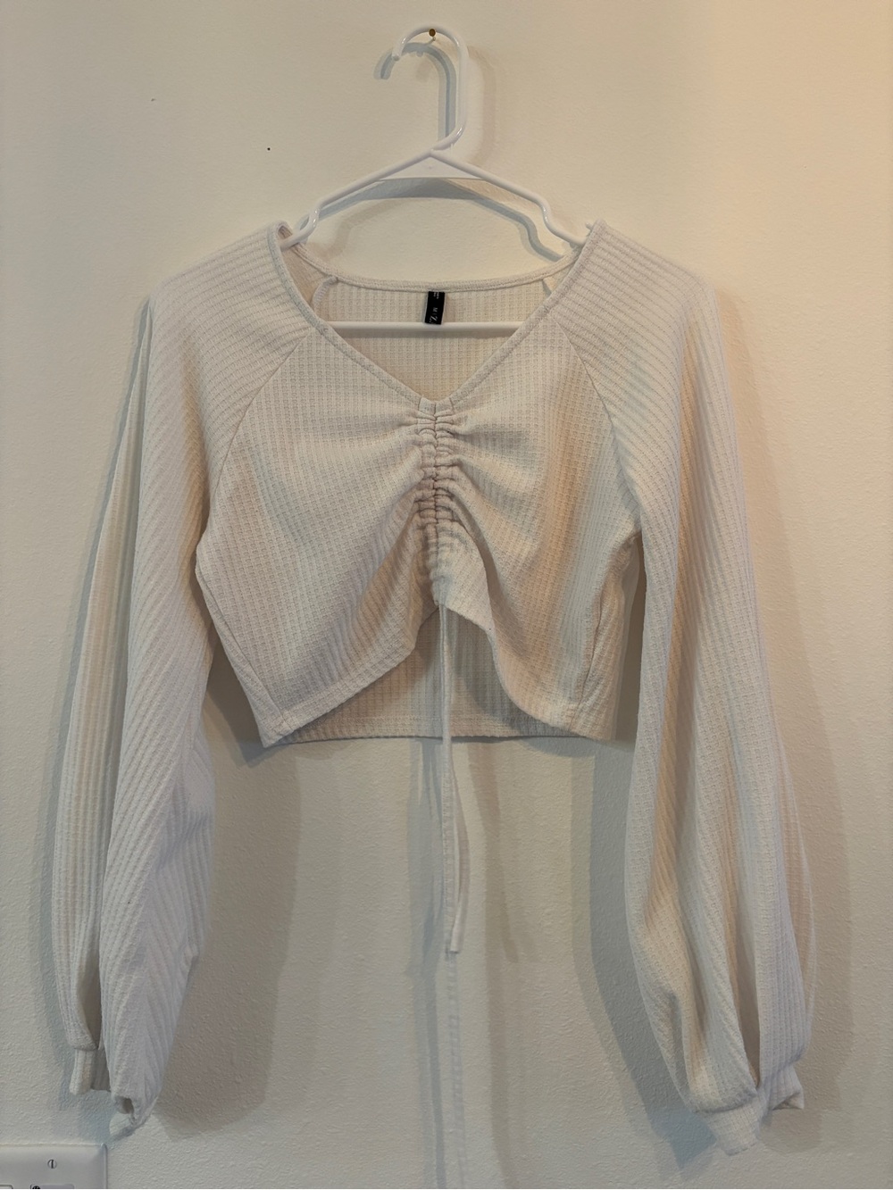 Zaful White Ruched Front Long-Sleeve Crop Top